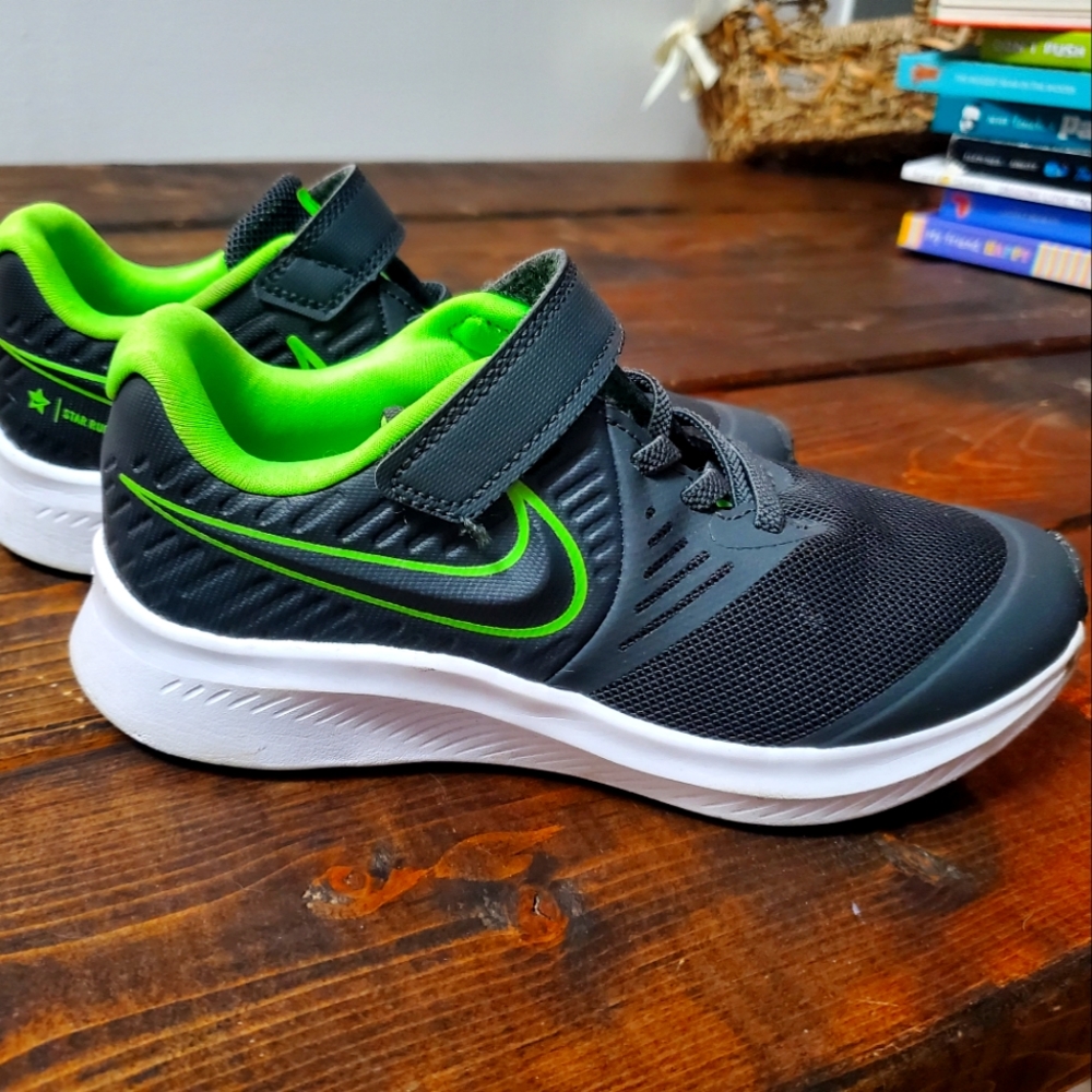 Kid's Nike Star Runner Sneakers